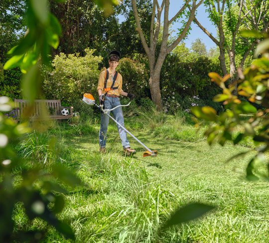 Stihl FSA 80 mit Akku AK 30 und Ladegerät AL 101